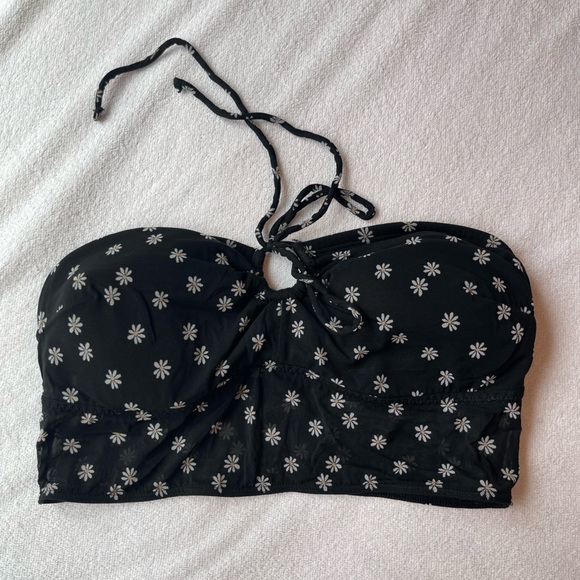 Hollister cropped tie top with daisies - Picture 1 of 3